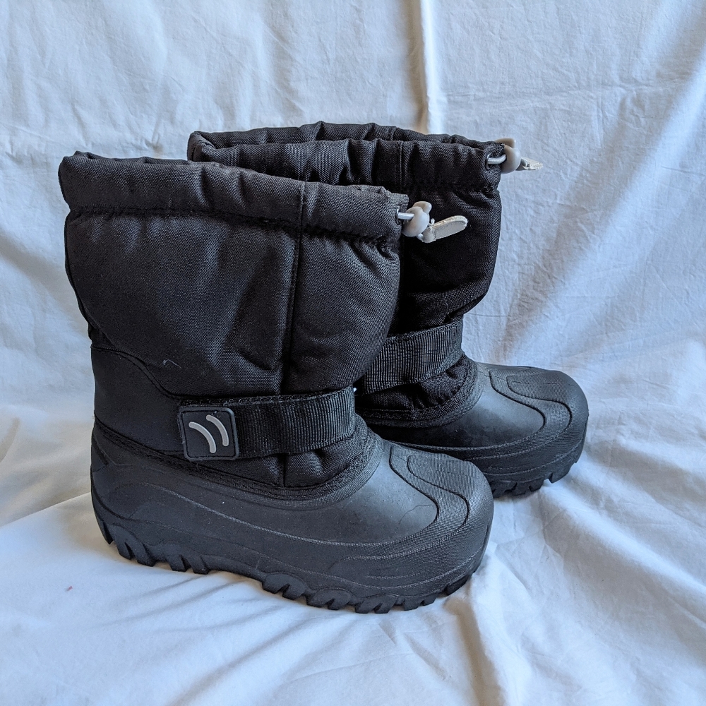 NWT Circo Unisex winter boots size 2